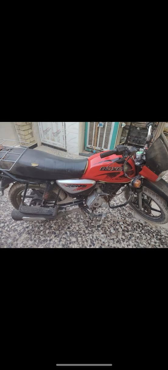 السلام عليكم
بوكسر 21 
 اوراقها ضايعة مكفولة من السرقة 
الدراجة مال شغل خير من الله
تاخذها گبل تطلع للشغل
أي نقص مابيها بس صفاحية 
رايدها 650
***********
بغداد الكرادة
