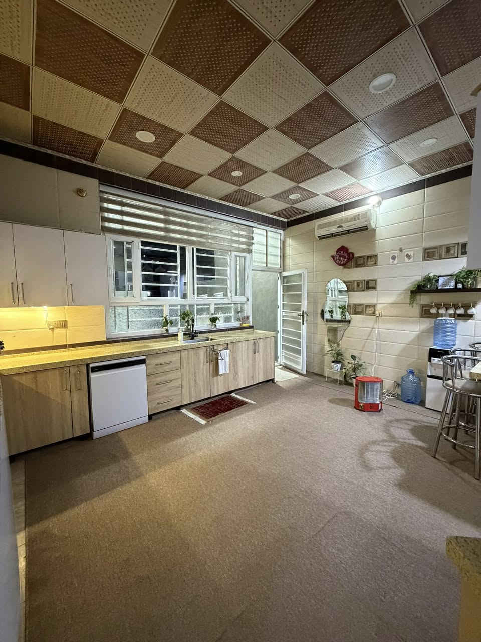 للبيع بيت 200 متر ملحق الفارس ❤️
شارع 20 تجاري 4 غرف نوم طابقين 🏡
بناء سنة 2023 حديث 🏡
السعر 390 وبي مجال 
***********
