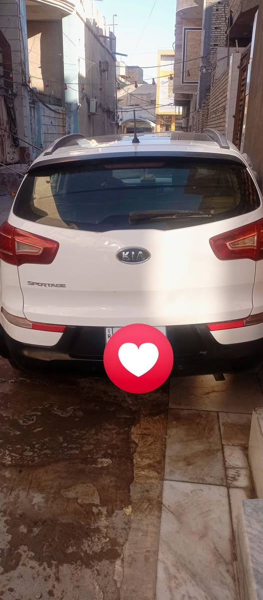 سبورتج ٢٠١١ وارد خليجي بانوراما فتحه بالسقف رقم ذي قار بأسمي تحويل مباشر سيارة نظيفه مكفوله من الضربه فقط بارد باب السائق وشوية صبغ گد شبر بالچاملغ نتيجة طخه  محرك دوش وگير جديد تخم تاير جديد حدادية جديدة سيارة مامتعوبه السعر ٣٢ وبيها مجال هاتف ***********
