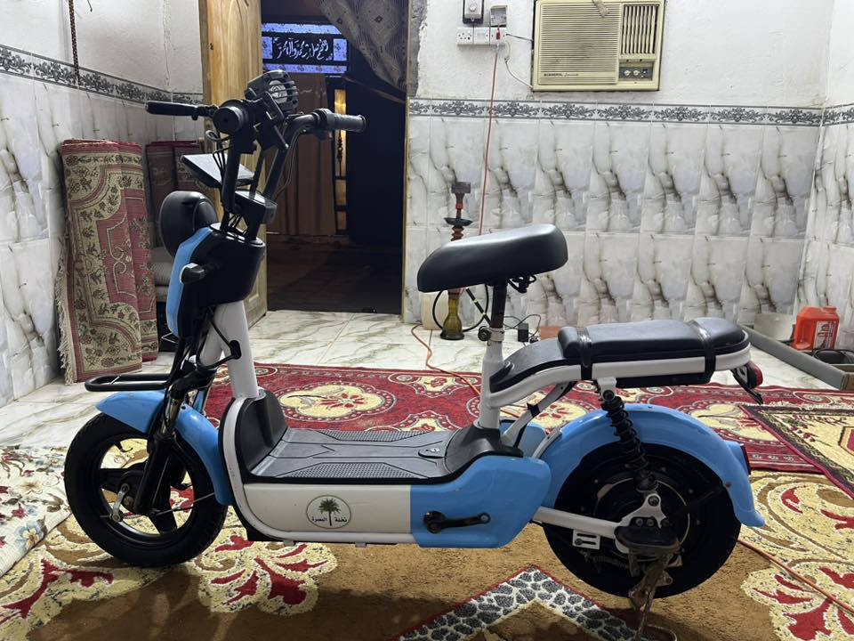 دراجةللبيع شحن تحتوي على 4 بطاريات كهربائيات كلها شغالة السعر 230 وبيها مجال  تواصل على هاذ الرقم ***********
