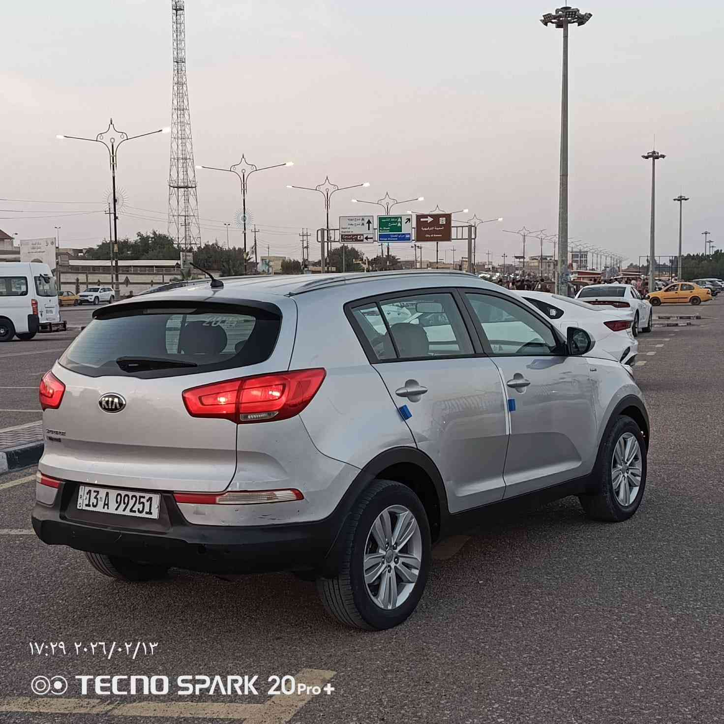 السلام عليكم
سياره كيه سبورتج للبيع وارد خليجي 
محرك 2000 كفاله عامه فقط قطعتين صبغ بدون دواخل تبريد امامي وخلفي تحكم ستيرن سياره رقم ميسان دولي السنويه لل 29 السعر 135 وبيها مجال موديل16   العنوان ميسان العماره الاستفسار ع الرقم ***********…***********
