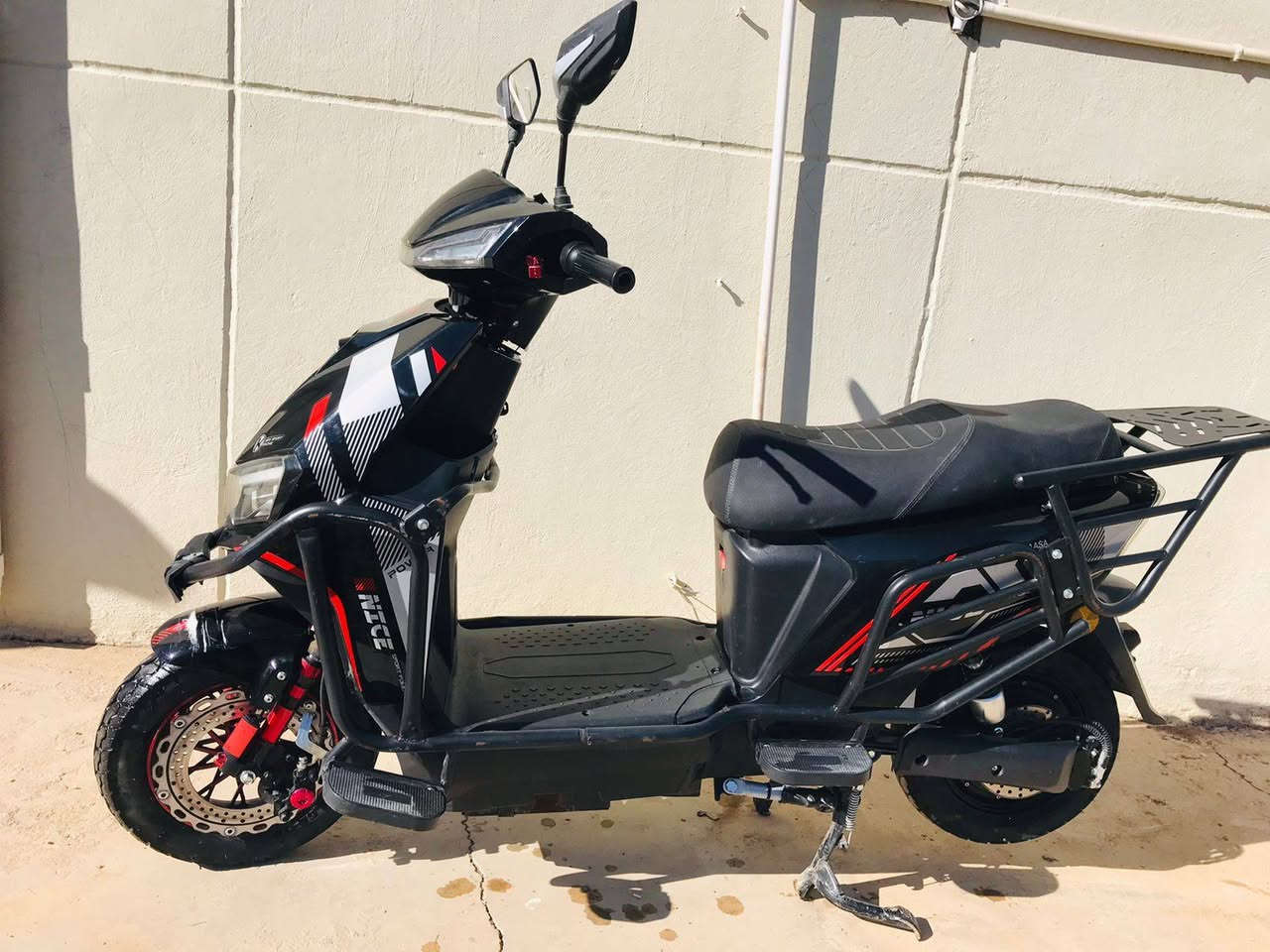 السلام عليكم يتوفر لدينا دراجه شحن سكنس
 موديل 25  بطاريات على الفحص
السعر 625 وبيها مجال بسيط
، الاستفسار الاتصال على الرقم ا (***********)او مراسله الصفحه
مستعدين بيع وشراء دراجات
، عنوان المحل هيت حي الجمعيه قرب مركز صحي
