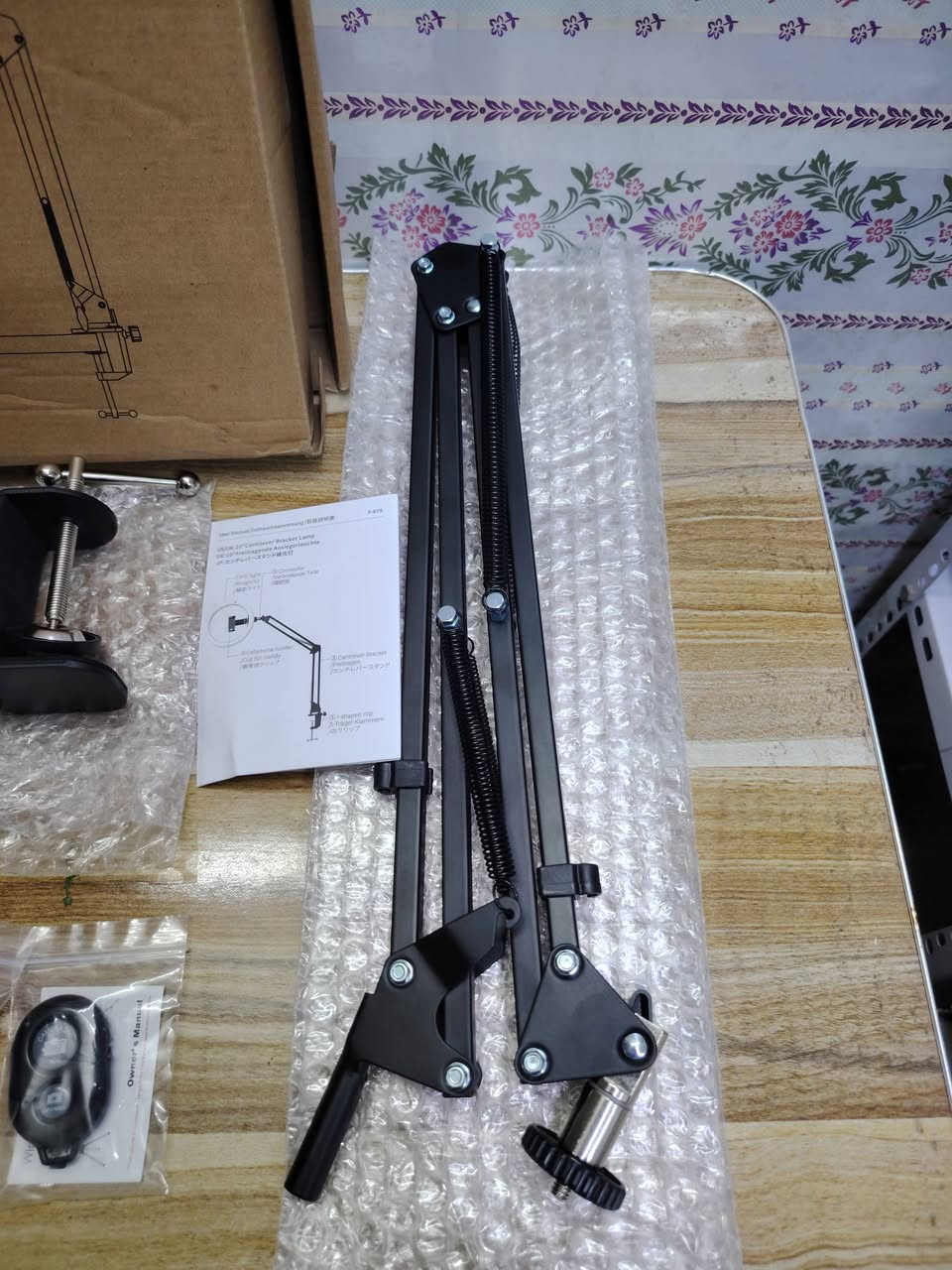 رنك لايت حلقة ضوء مع حامل مكتبي وحامل الهاتف وجهاز تحكم عن بعد، 3 ألوان إضاءة خافتة لحلقة تدفق الضوء لـ تيك توك يوتيوب تسجيل فيديو صورة سيلفي موضح بالصور السعر 10 الاف للطلب او الاستفسار التواصل عبر رسائل الصفحة متوفر توصيل بغداد ومحافظات 👍 #تابع_الصفحة_يوصلك_كلشي_جديد


**إذا كنت صاحب هذا الإعلان وتريد حذفه لأي سبب، رجاءا أرسل رسالة إلى الدعم الفني**