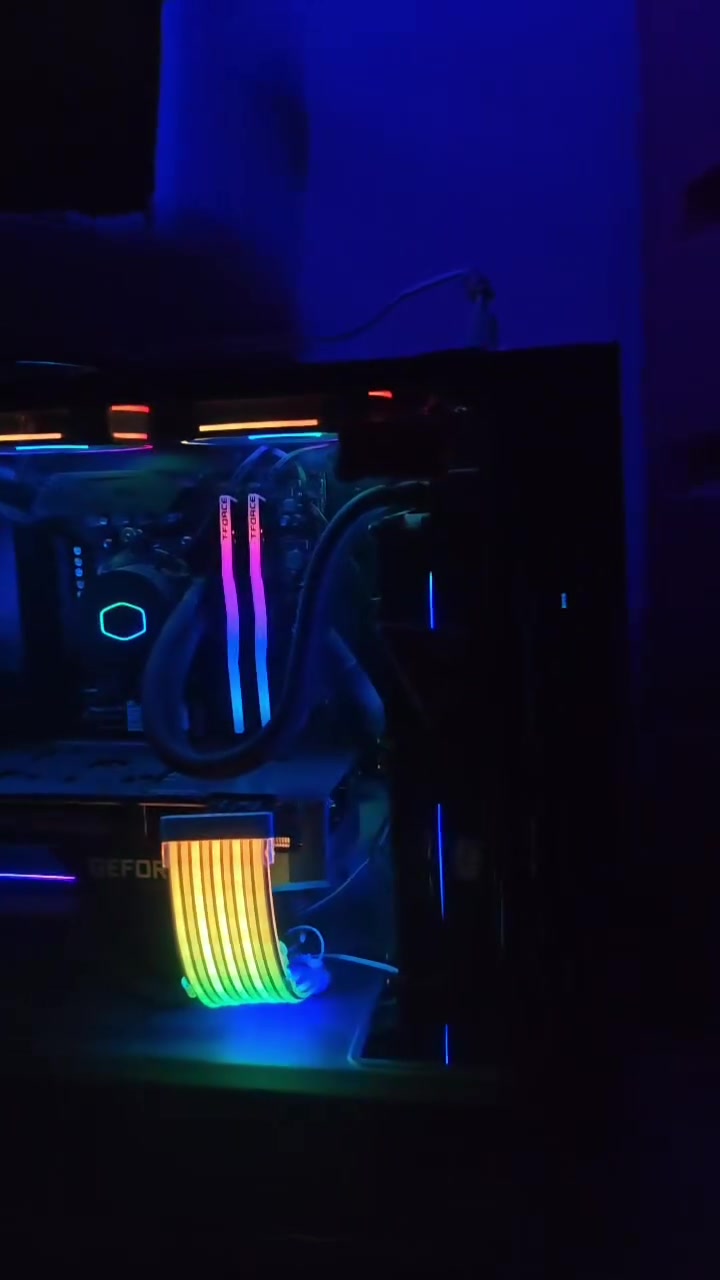السلام عليكم pc للبيع 🛑
السعر 1,600,000 وبيها مجال 
كيس + شاشة  + يو بي اس اوف لاين 1500

 مواصفات التجميعة الكاملة (Full PC Specifications)
المعالج (CPU):
AMD Ryzen™ 7 5800X (8 Cores, 16 Threads)
كرت الشاشة (GPU):
ASUS Dual GeForce RTX™ 3070 8GB
اللوحة الأم (Motherboard):
MSI MPG B550 GAMING PLUS
الذاكرة العشوائية (RAM):
TeamGroup T-Force 16GB (DDR4 3600MHz)
التبريد المائي (Liquid Cooler):
Cooler Master MasterLiquid ML360L V2 ARGB (360mm)
التخزين (Storage):
القرص الأول (النظام): TeamGroup M.2 NVMe 256GB
القرص الثاني (تخزين): Gigabyte SSD 1TB
مزود الطاقة (Power Supply):
750W Power Supply
الكيس (Case):
MSI MAG VAMPIRIC (Mid Tower Case)
مراوح الكيس (Case Fans):
Cooler Master Fans (لتحسين تدفق الهواء)
الإضاءة والإكسسوارات (Accessories):
Addressable RGB LED Strip (مثبت فوق كرت الشاشة
الشاشة   galax 
2k 165Hz  ips  1ms


**إذا كنت صاحب هذا الإعلان وتريد حذفه لأي سبب، رجاءا أرسل رسالة إلى الدعم الفني**