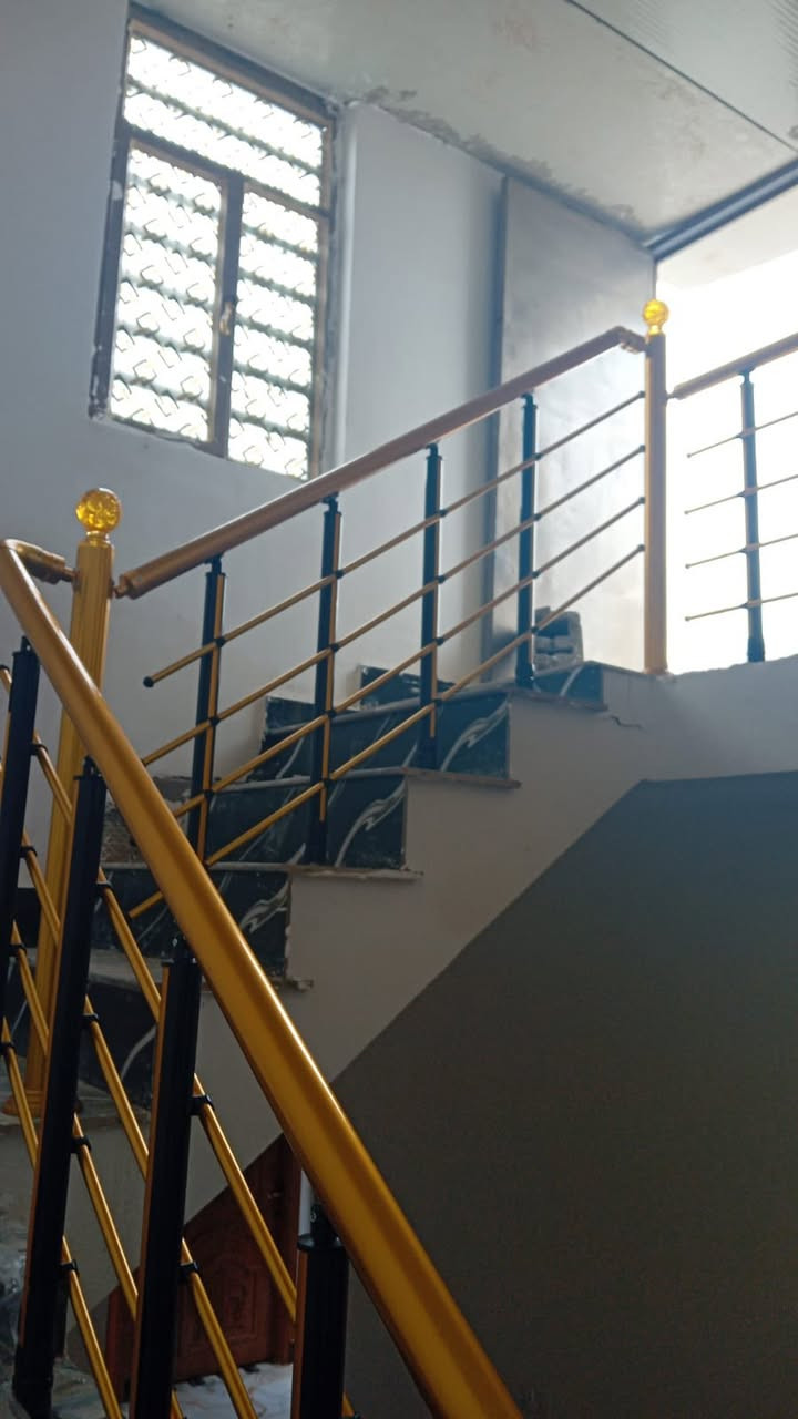 #اسعد_الله_اوقاتكم_بكل_خير
هذا البيت لايفوتك سعر مناسب جداً

#جنس_العقار :: ملك صرف زراعي عراقي نموذج 25

المكاتبة مع صاحب الأرض مباشر 

……………

#المساحة :: 210م / الواجهة 10 والنزال 21

#الخدمات :: ماء كهرباء شارع 10م أنارة 

#موقع_خدمي :: سيارات لمركز البصرة / وداخل القضاء

العنوان :: البصرة - إبي الخصيب العوجه شارع السندباد 

#يحتوي ::  كراج . صحيات خارجية

حديقة واسعة . للبيت #ثلاث_مداخل :: مدخل صالة

مدخل أستقبال . مدخل للمطبخ . مناور عدد 2

أستقبال . مطبخ . موزع غرف . ثلاث غرف منام . درج .

صحيات داخلية . صالة معزولة عن موزع 

…………..

البناء 2026 / حديث كونكريت .

………….

#السعر_المطلوب :: 110 مليون وبي مجال بسيط

…………
#لاستفسار الاتصال على الهاتف 📞📳
📳(***********))📳 صادق
