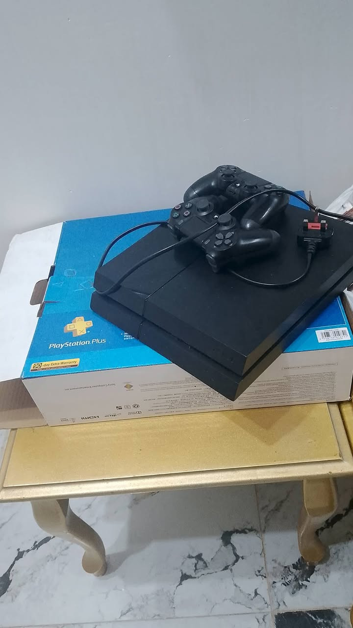 السلام عليكم للبيع  بلي 4مهكر نضيف داخله العاب قويه سعر 200مكاني ديالى الخالص ***********
