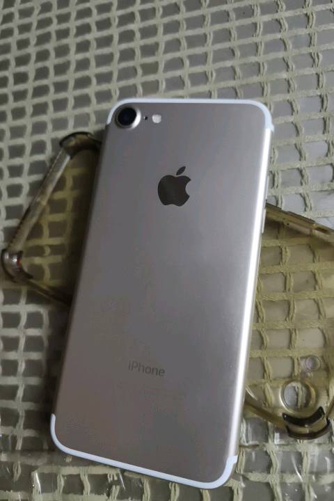 هاتف ايفون7 شمباني 
ذاكرة 128
الجهاز كلشي مابي مكفول من كلشي 
عنوان الهاتف كرادة 