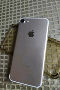 هاتف ايفون7 شمباني  ذاكرة 128 الجهاز كلشي مابي مكفول من كلشي  عنوان ال...