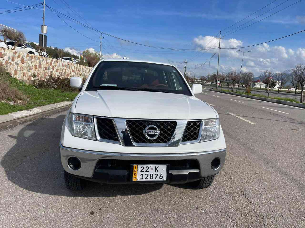 ناڤارا ٢٠٠٩
سە نە وی تازە
٤ تایە لۆک
گیر و مە کینە و اکسل بە شە رت 
بۆیا غ ٤ پەلە بۆیاخ لە گە ل یە ک پە لە لە سە قفە کە ی 
شاشە ئایپاد کامیرە بۆم بە ستووە 
هە رحە یبە و ٥ گە لا ببرە 

***********
*********** بشدار, السليمانية
