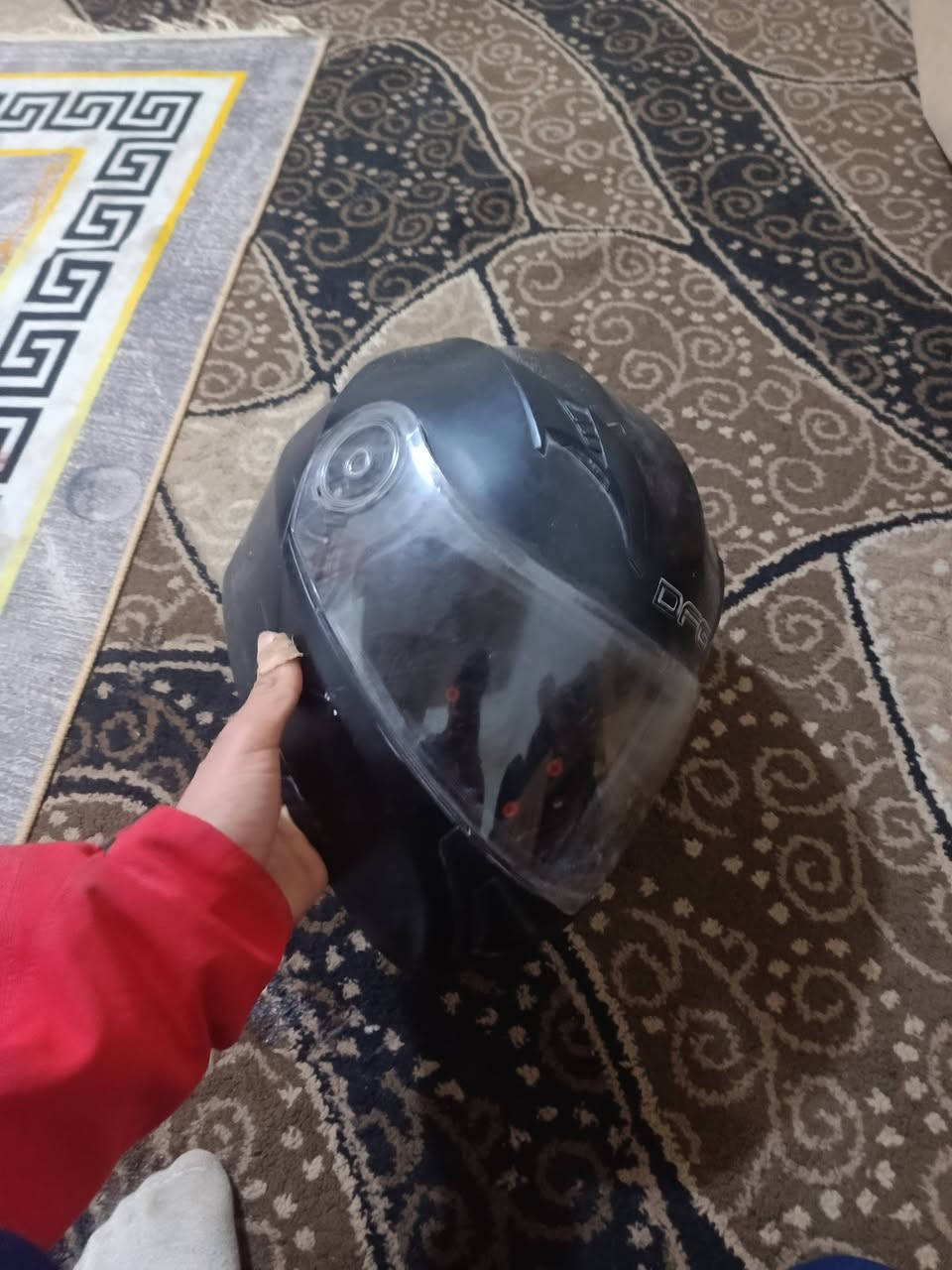 السلام عليكم خوذا نوعيه DFG 
للبيع فقط بيها نقص سفنجه مثل ما موضح بل صوره 
تكدر تفصللها يم الخياط
للبيع انطيني سعر بل يرضي الله وبل عافية عليك ***********
