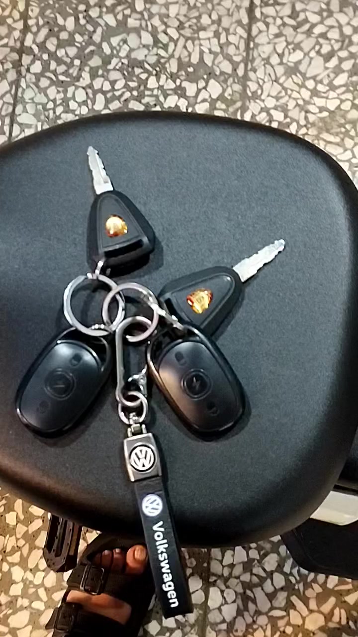 السعر 250 الف دراجة شحن كلشي شغال بيها وشرط الفحص استعمال قليل عنواني بغداد الشعب *********** واتساب
