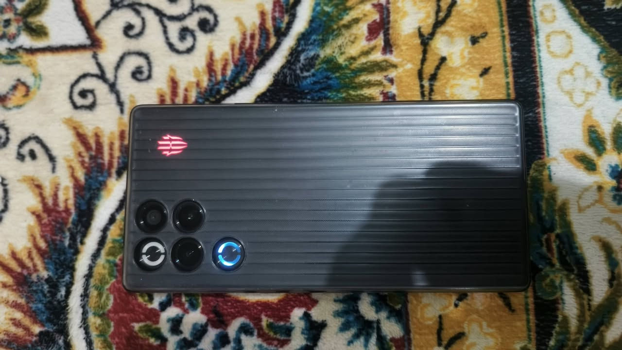 ريد ماجك 11برو 
جديد صارله سبوع
ذاكره 256
كامل لحقات
950
***********
