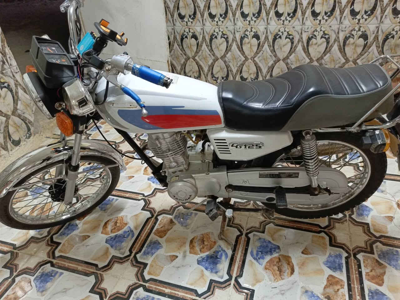 سلام عليكم دراجه البيع شاصي13جديد تعمير 2025مكينه فيلسه فقط دراجه كلش نضيفه اوراق اصولي جاهزه لترقيم 
كهربائية كلها شغاله دراجه حيل نضيفه مكان شطره طريق نصر سعر 700بيها مجال قليل شراي نتصل ***********
