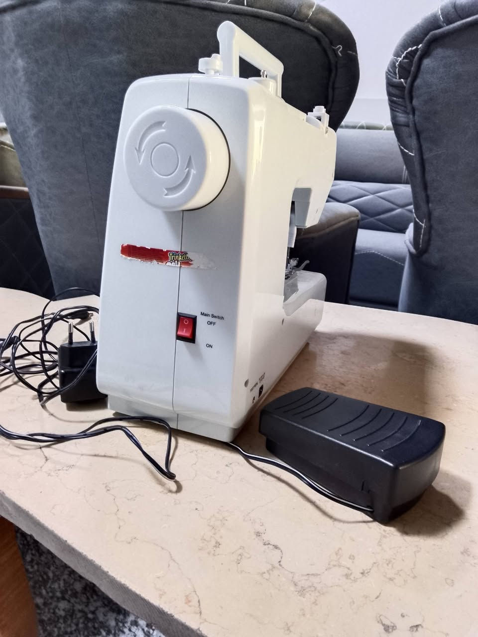 ماكنة خياطه بلاستك باله الماني نظافه 100/100خياط عدل وتطريز مع ملحقاته 30الف مجمع الضحى للتسوق المسيب مقابل دائرة كهرباء المسيب عمارة الرحيم ***********
