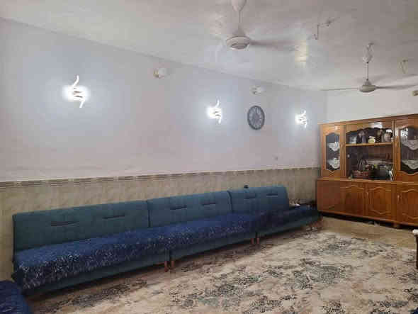 دار 200م في النجف حي ابو طالب مطلوب بحدود 80 للعقاري طابقين الطابق الاول صب بي مطبخ وإستقبال كبير وصاله وغرفتين وحمام والطابق الثاني عكادة وبي غرفتين وصاله وحمام  سطوح ثنين مو كل البيت مصور الي يريد يتفضل للبيت بشارع الطاقة السعر 280 وبي مجال الرقم:*********** النجف
