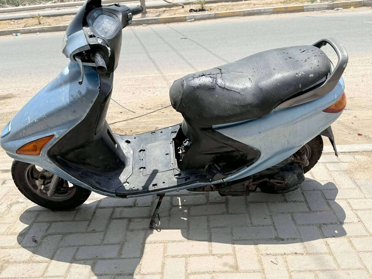 فراشه للبيع الدراجه مفتوح مكينته حلوه ما عوزه شي دراجه مثل ما واضح بصوره سعره 300وبيه مجال تعال وشوف حي العسكري صدر الثاني قريب الطاقه ***********
