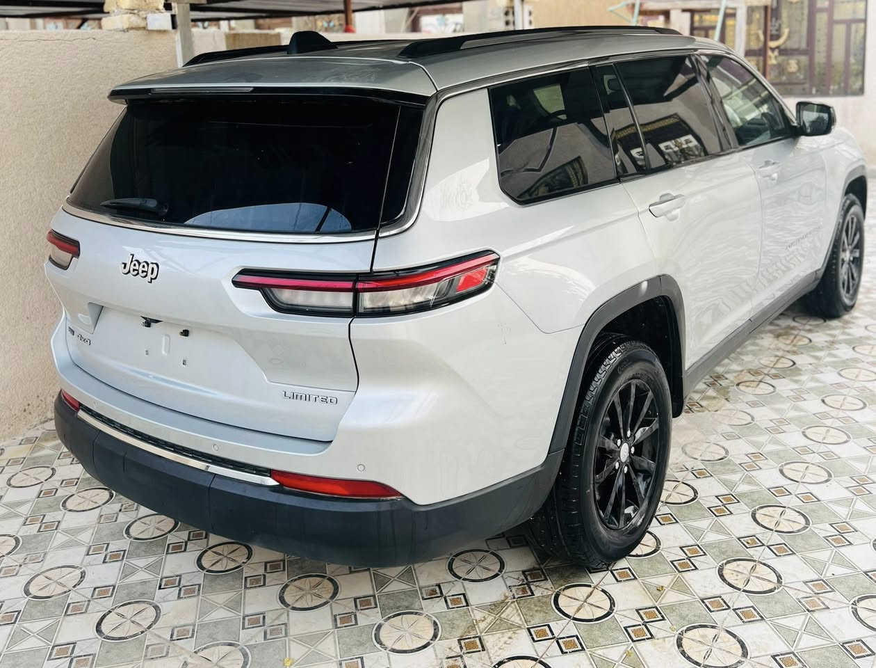 جيب لمتد موديل 21 بيع او مراوس بدون رقم تترقم جميع المحافظات بدون تبديل صبغ ثلاث قطع فقط بدون دواخل ماشيه 8000محرك 3600سعره 270شراي يتصل مكان سيارة معارض الرميثه عالشارع العآم معرض احمد آل شمران ***********
