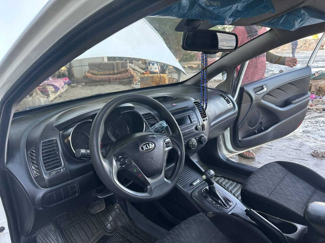 السلام عليكم مكلف بنشر سيراتو 13 
بيها مكانات صبغ ابيع حزام 
المحرك بي خيط بخار 
باسم شرك البخيت مداور 
السعر 95 بيها مجال*********** مكانه في النجف
