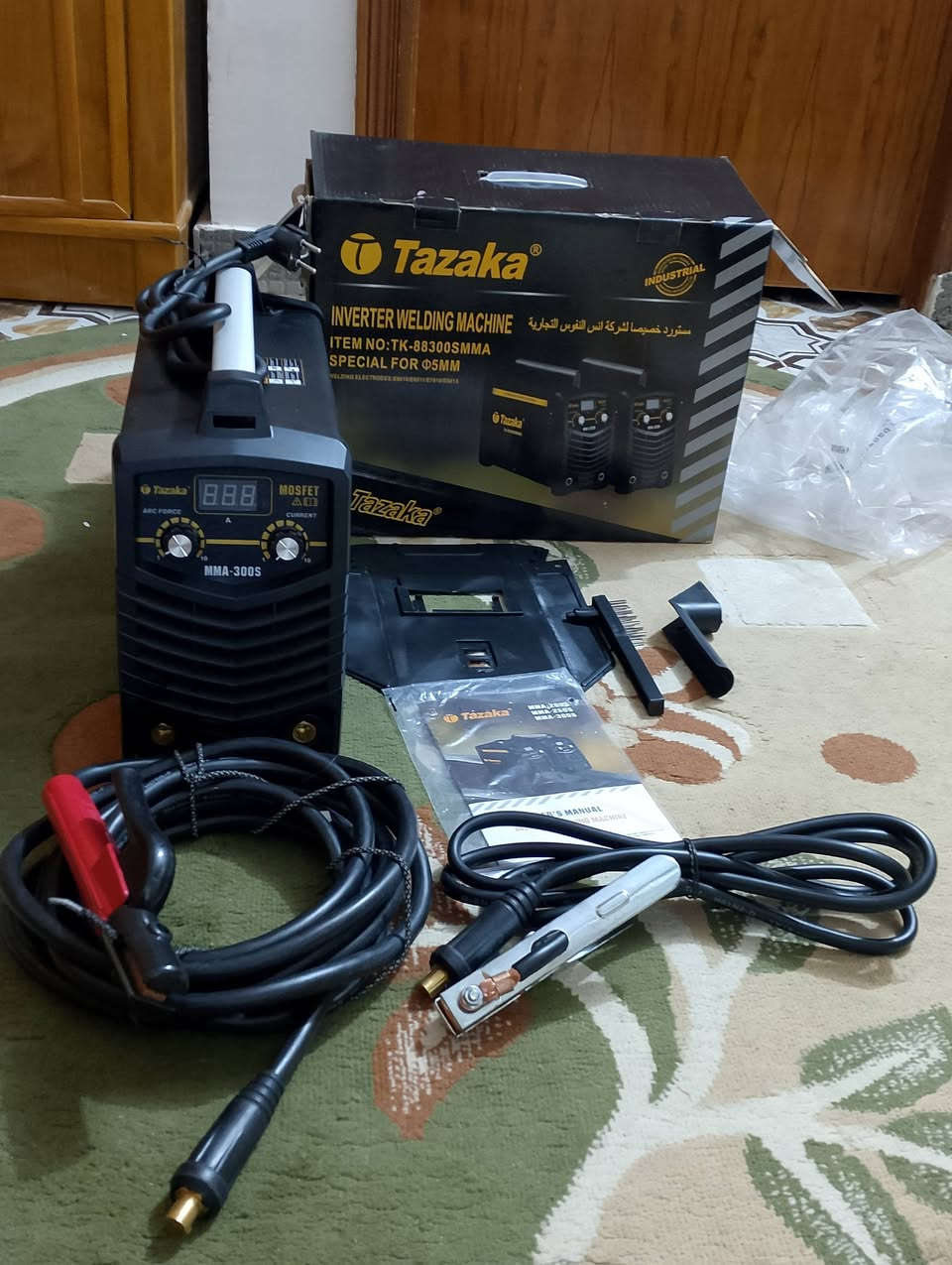 مكينه لحيم تازاكا حجم كبير 300 انبير جديد غير مستعمل مع كيبل الحار 6 متر نحاس الكيبل والبارد 2.5 متر. ضفيره  مع كامل ملحقاتها تلحم واير 7018 للبيع سعر 190 قفلها مكاني كربلاء توصيل ماعندي موبايل ***********
