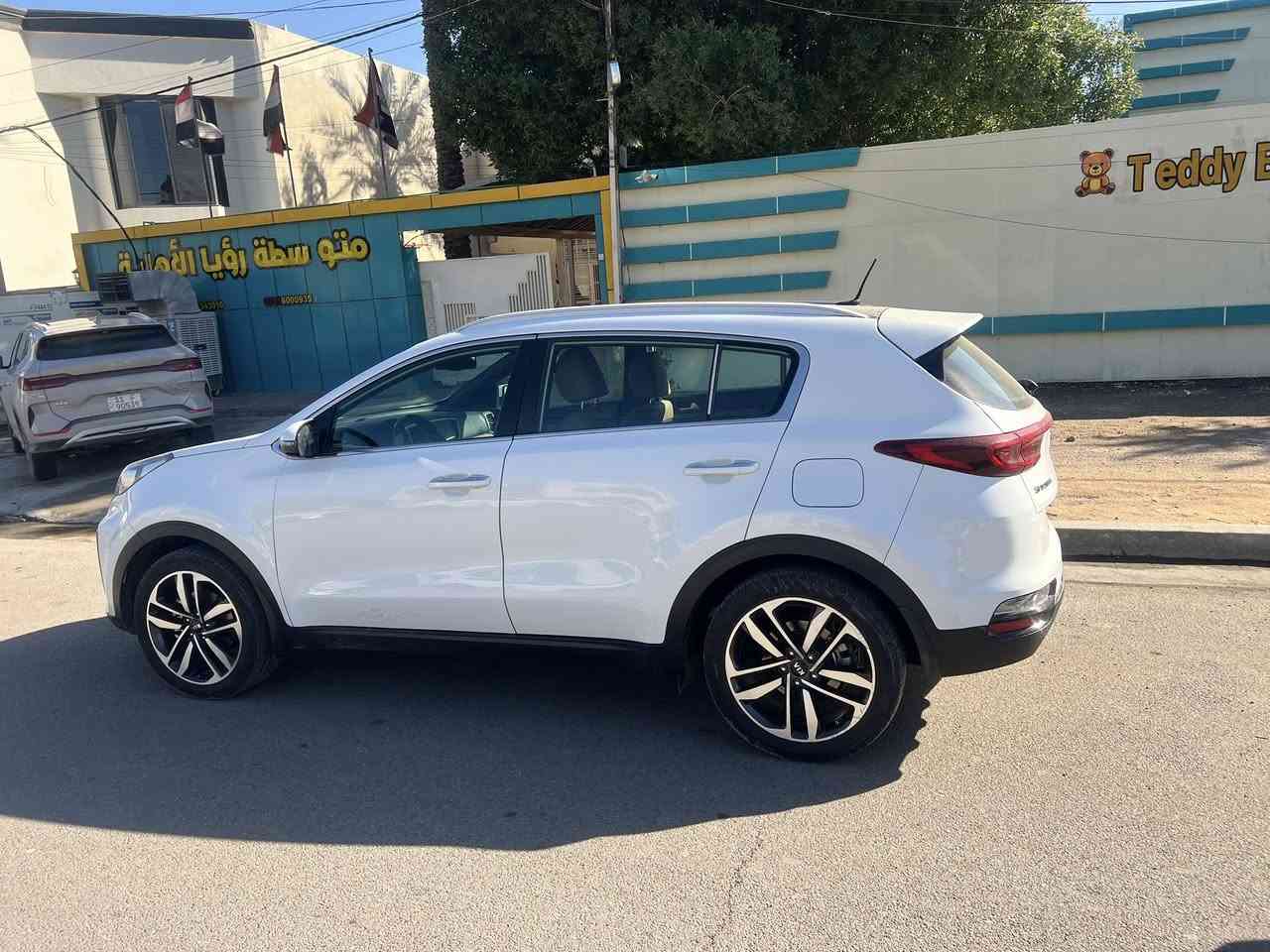 سبورتج موديل 2019 خليجي
اسمه شركه الدوليه 
فول موصفات ماعده البصمه 
اشاير بلمري. 
بانورما 
ترحيب
المري شفط 
الداخل بيجي او حمصي
كير مكينه مكفولات 
السياره مكفوله كفاله عامه 
ممفتوحه بيه ايشي ولا مصلح بيه شي 
ماشيه 150

حدادديه تايرات 
مكفوله كفاله عامه فقط طعجه اصغيره 
او صبغ دعاميه نص ربع

الرقم بغداد الماني 
المكان بغداد السيديه 
تحويل مباشر  
***********
