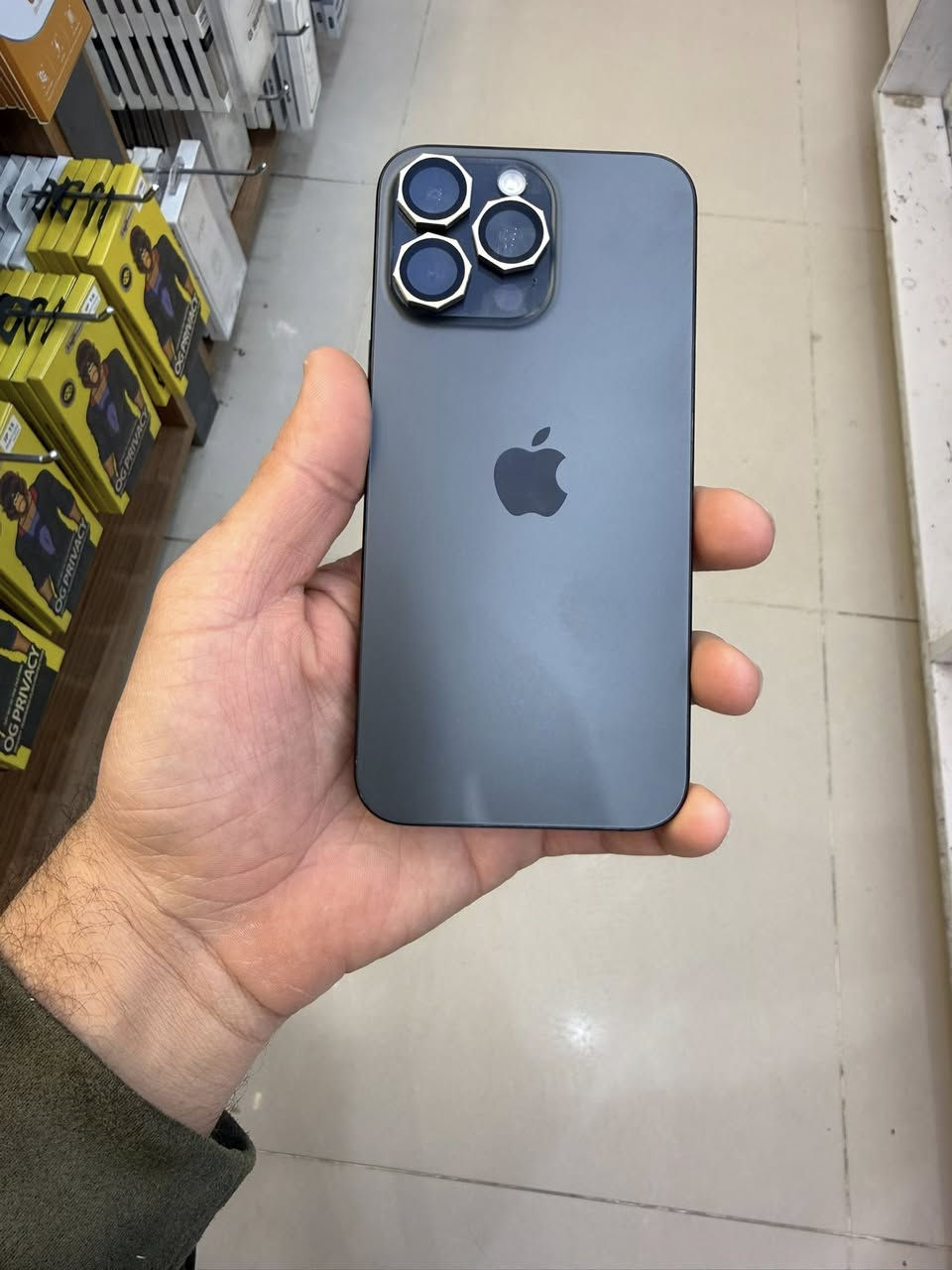 15 بروماكس ذكره 256 بطاريه 89 مبدل شاشه وصط***********سعر 750 وبي مجال
