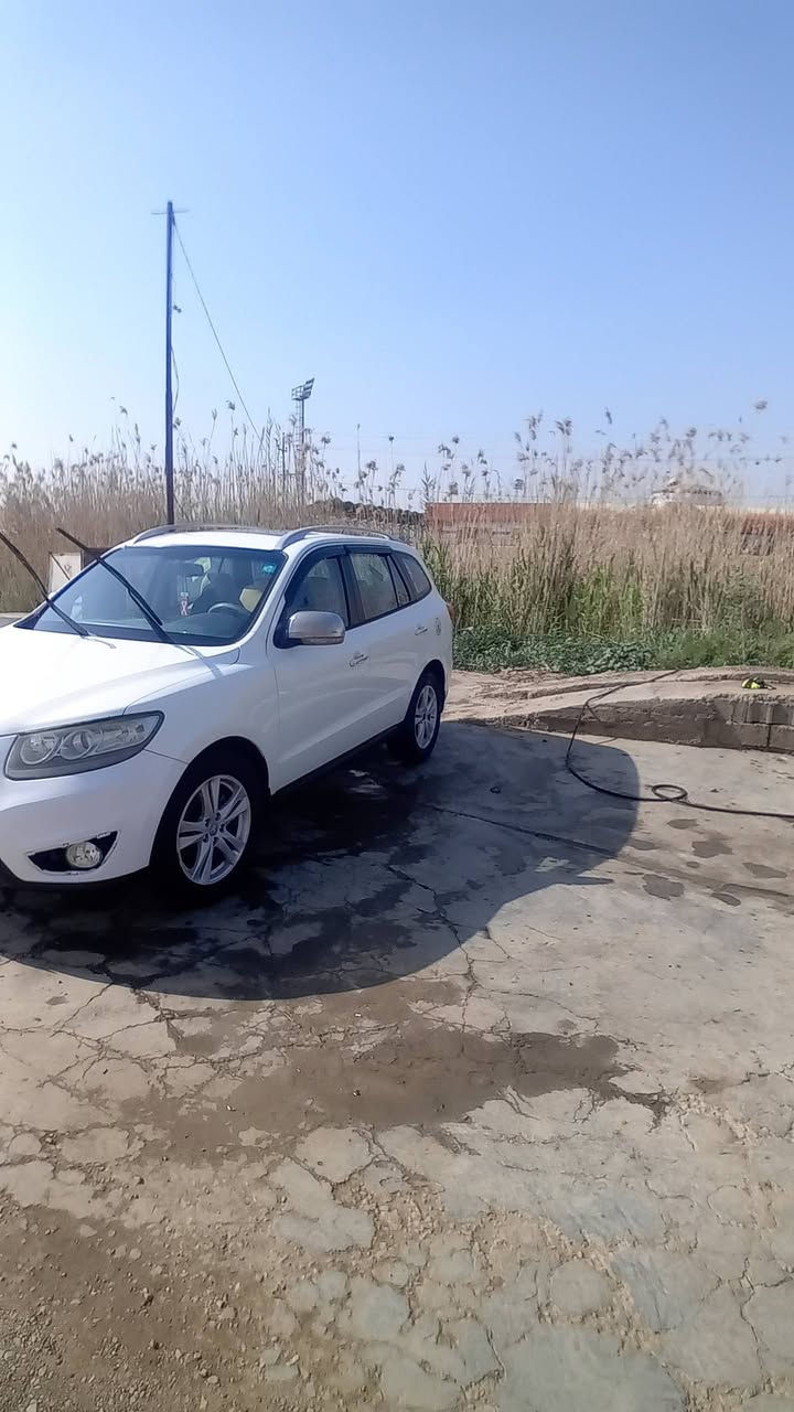 سلام عليكم سياره سنتافي خليجي موديل ٢٠١٠ لبيع سياره خير من الله بس بل جاملق بارد سعر ١٥٥ وبيهامجال ***********
