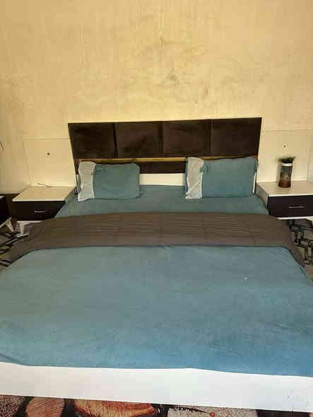 السلام عليكم عرفه تركيه للبيع السعر 200 وبيها مجال العنوان حله حي العسكري شارع 80 رقم الهاتف ***********
