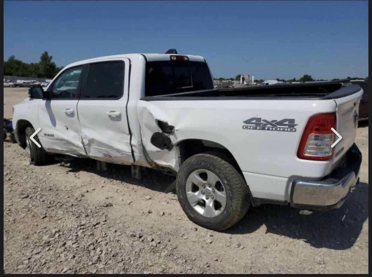 للبيع 🚘
Ram 1500 Big Horn اللون ابيض 
▪️باب طويل بدي طويل 
▪️ موديل 2022
▪️ فحص وارد أمريكي
▪️ ضربة جانبية فقط بجم كبس
▪️ محرك 8 سلندر 5.7 HEMI
▪️ دبل (فور ويل)
▪️ منظومة غاز مركبة جديد فقط تفويلتين منظومه ايطاليه 
▪️ الممشى: 81 ألف مايل
▪️كشن السايق كهرباء
▪️تبريد بلاد امامي خلفي 
▪️شاشه وسطيه car play 
▪️سايد بريك دكمه كهرباء
▪️رادار امامي وتحذير من التصادم 
▪️تخم تاير جديد 
▪️باتري جديد 
▪️السيارة نظيفة واستعمال يومي، جاهزة 
للفحص والمعاينة.
▪️ السعر: 24,500$ قابل للتفاوض البسيط
للاستفسار مراسلة الخاص أو الاتصال 📞
***********
العنوان : البصره - طويسه
