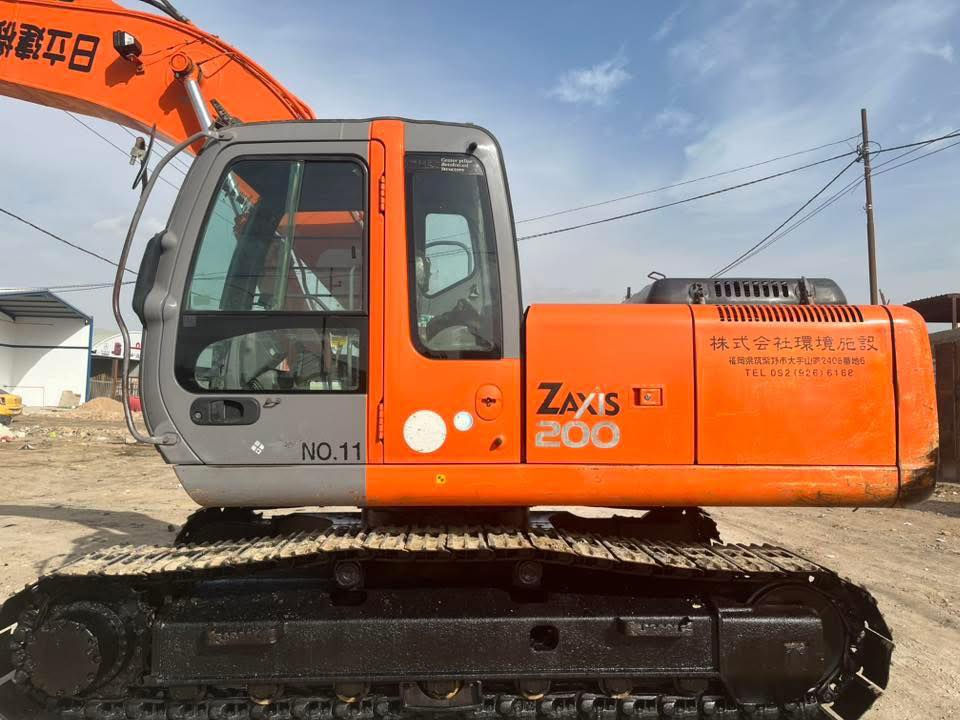 السلام عليكم البيع حفاره زت مديل 2005 رقم الماني تبريد بلادي حفاره جديدها مشتغله 13الف حفاره مكفوله وبلاديه مامفتوحه بيه برغي كله عل بلاد وضع شركه حفاره جاهزه من حداديه زناجيل ورولات وصينيه بلاديات مالات شركه ونضافه 100من 100 كهربائيات بلاديه  حفاره جاهزه الشغل مابيه أي نقص الاستفسار والاتصال عل رقم ***********
