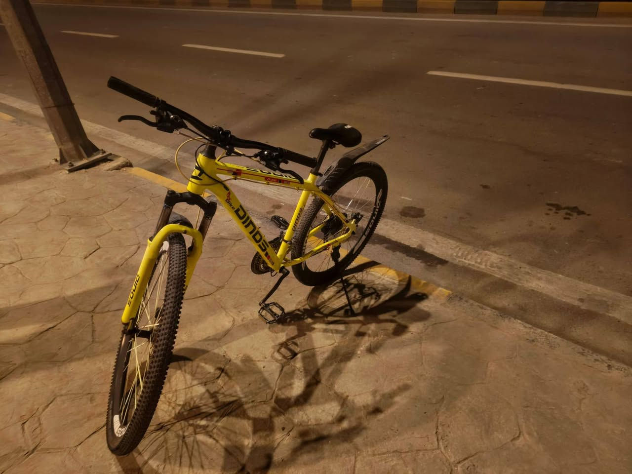 سلام عليكم بايسكل للبيع  اخو الجديد نظيف كامل حجم 29 السعر 75 وبي مجال للطيبين مكاني  بغداد شهداء البياع الاتصال *********** متواجد واتساب ومازنجر ومستعجل عل بيعته
