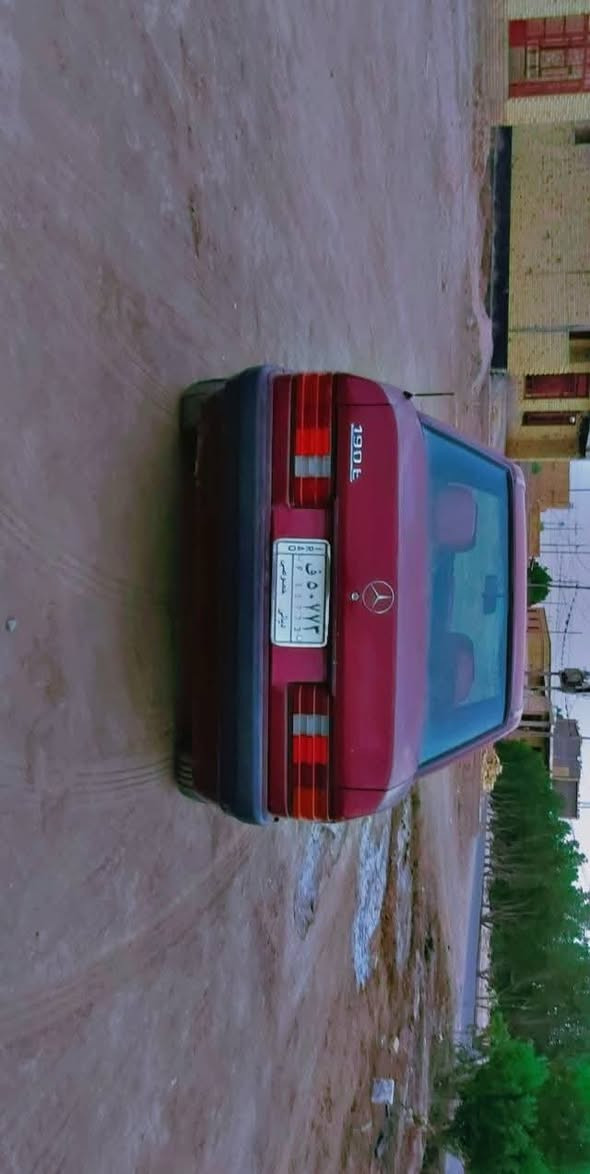 السلام عليكم
سياره للبيع مارسدس

موديل 1992

كير اوتوماتيك 

محرك ونجي 6سلندر

ويل كب

رقم ديالى

جام كهربائي 

مكان الناصرية

السعر 20 قفل
***********
