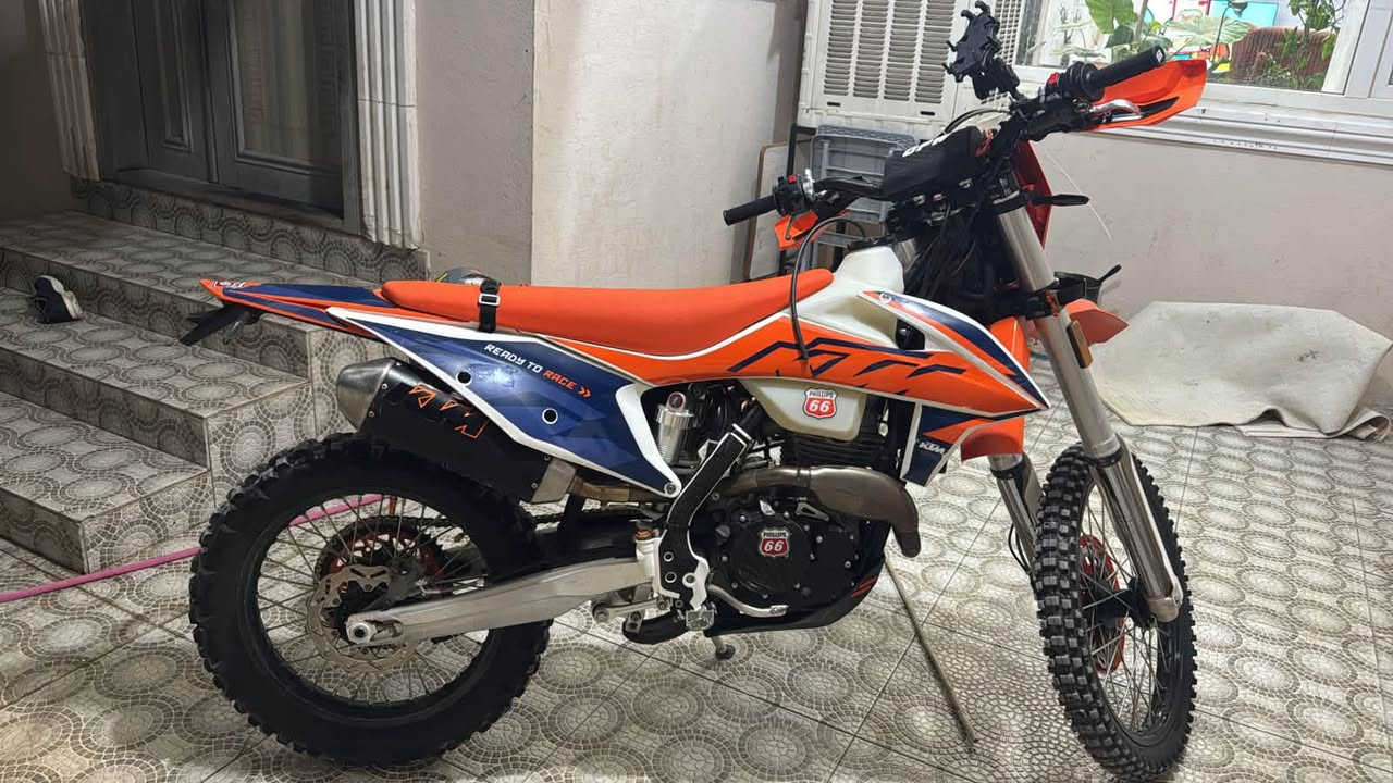 سەرەتا سڵاوی خواتان لیبیت ئەم KTM هەیە بۆ فڕۆشتن ماتۆڕە کە بیحەیبە ٢٠٢٥  مەکینەی ٢٥٠cc ماتۆڕەکە وەرگەڕاو نییە هەموو گیانی بەشەرتە دیشلەکانی گۆڕاوە گشت گیانی بەسشەرت ئەدەم بۆ زانینی نرخ پەیوەندی بەم ژمارەیە بکەن ***********
