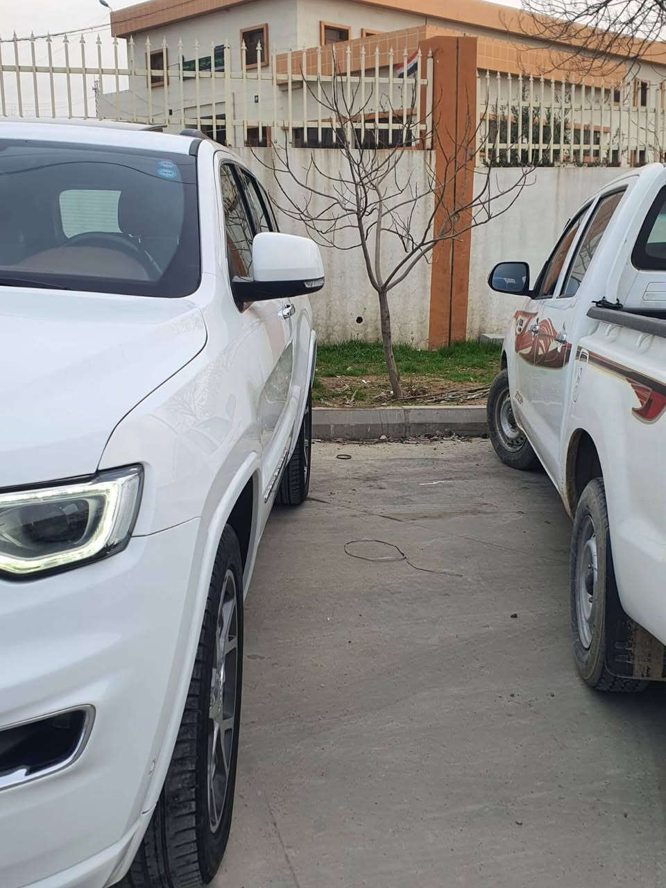 سلام عليكم جيب اوفر لاند فول 1/1
الموديل 2021  (خليجي) . وكالت هارلم السياره 
اللون: ابيض 
المحرك : V6.  3.6L . 
العداد : 95000km
المواصفات:
*قياده ذاتيه 
*داخل قرميدي 
* دفع رباعي 4x4 . 
* رادار جانبي مع مانع تصادم .
* تحذير الخروج عن المسار 
* تحذير النقطة عمياء 
* شاشات خلفية . 3
*داخل جملي قرميدي المميز 
* نظام الاسطفاف الآلي (اوتو بارك) .
* ويل قياس 20 انج .
* سقف بانوراما . 
* شاشه كبيرة 8.4 انج . 
* نظام الخرائط (GPS) .
* نظام التعليق هوائي (جكات) . 
* ستيرن كهربائي . 
* المصابيح الأمامية زنون .
* كشافات الضباب زنون .     
* تشغيل عن بعد .
* صندوق كهربائي .
* حفظ وضعيات الجلوس (ميموري) . 
* المقاعد الأمامية كهربائية .
* المقاعد الأمامية تبريد وتدفئة .
* المقاعد الخلفية تدفئة .
* مشغل اقراص CD/DVD . 
* سستم صوت هارمون كوردون . 
* حساسات أمامية
* حساسات خلفية . 
* كاميرا خلفية .
* تدفئة ستيرن . 
* بخاخ ماء على المصابيح الامامي.
* المرايا الجانبية قابلة للطي .
* مرايا متحسسه للضوء العالي . 
* مانع تصادم خلفي .
* مقود السائق من الخشب . 
* بلوتوث تلفون . 
* محدد سرعة . 
* نظام التشغيل والاطفاء الاوتوماتيكي ( Auto Start System ) .
* نظام بريك اوتماتيكي ( Auto Break System ) .
السعر 350 $ بيهة مجال

للتواصل:*********** 
مكان سياره بغداد
