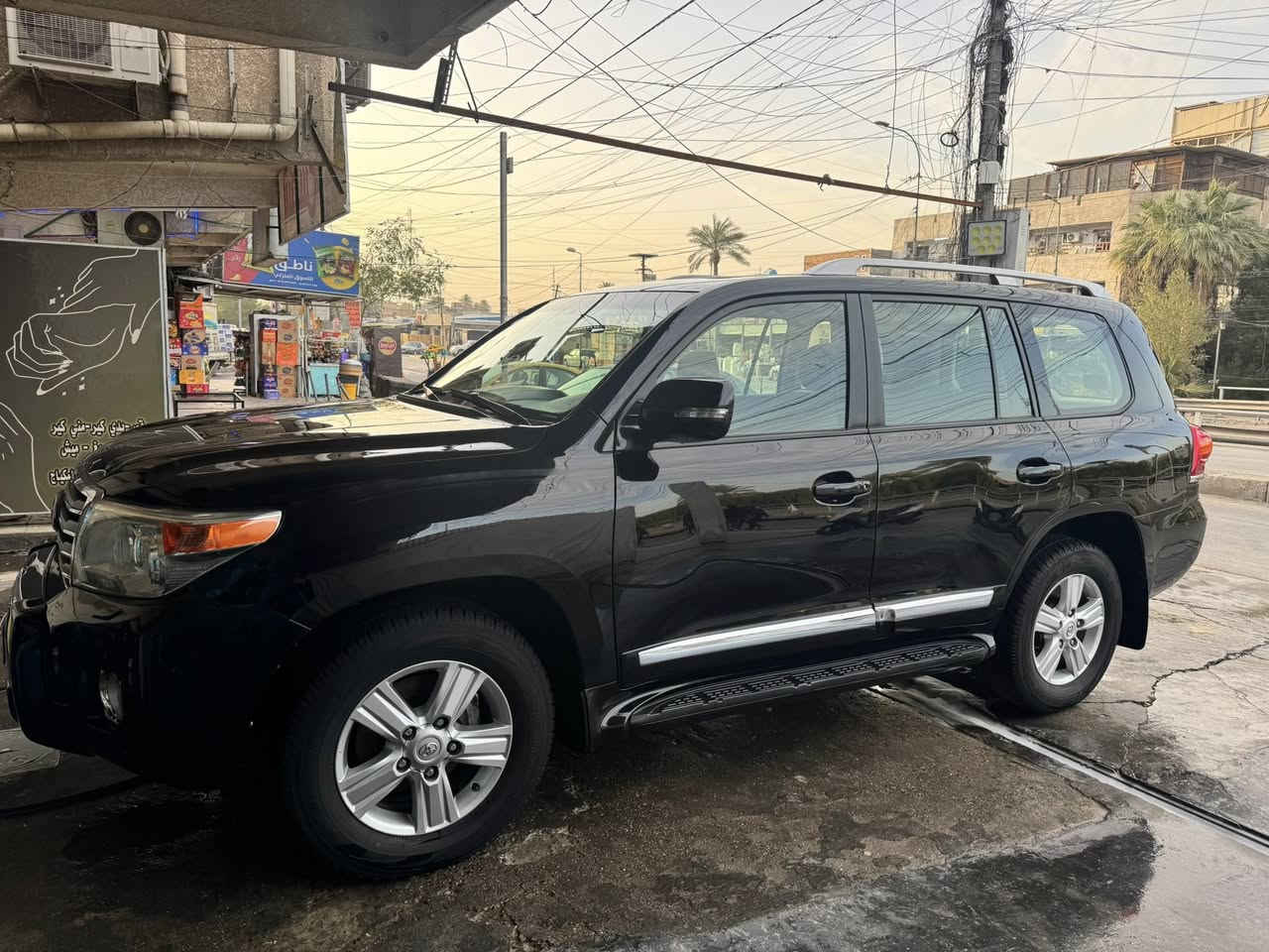 السلام عليكم
لاندكروز Gxr موديل 2012 للبيع 
٨ سلندر 
4600 حجم مكينه
كشنات مخمل 
وباقي مواصفات الاندكروز معروفة 
سيارة جاهزة من كل شي حمام وبولش وكلشي جاهزه وتخم تاير ياباني قبل شهر شديته
صيانة فقط جيهان واوراق الصيانة موجود
اخر صيانة قبل شهرين من تبديل دهون كير ومكينة واكسلات وabs وحتى مي راديتر بدلت وكاله صيانه كامله سويت يم جيهان
صدر كله وكاله طسه ناعة كلش بشرط
هزة وسنويه جديده 
مناقصها اي شي جاهزة من كلشي
بدون صبغ السيارة 
بيها بارد قليل بعض المناطق
رايدها   360$  وبيها مجال 
تواصل 
***********
