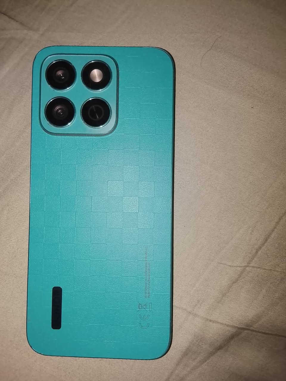 هونر x8c للبيع ذاكرة 256 رام 8 مبدل ظهر فقط اصلي شركة معالج سناب دراكون 685 شاشة اوموليد كامرات دقة الخلفية 108 ميكا بكسل و الامامية 50 ميكا بكسل صوت اتصال نت كله شغال الشاشة زلغ ما بيها مكاني بغداد الدورة *********** السعر 225 وبي مجال لان بل وكالة سعره 260
