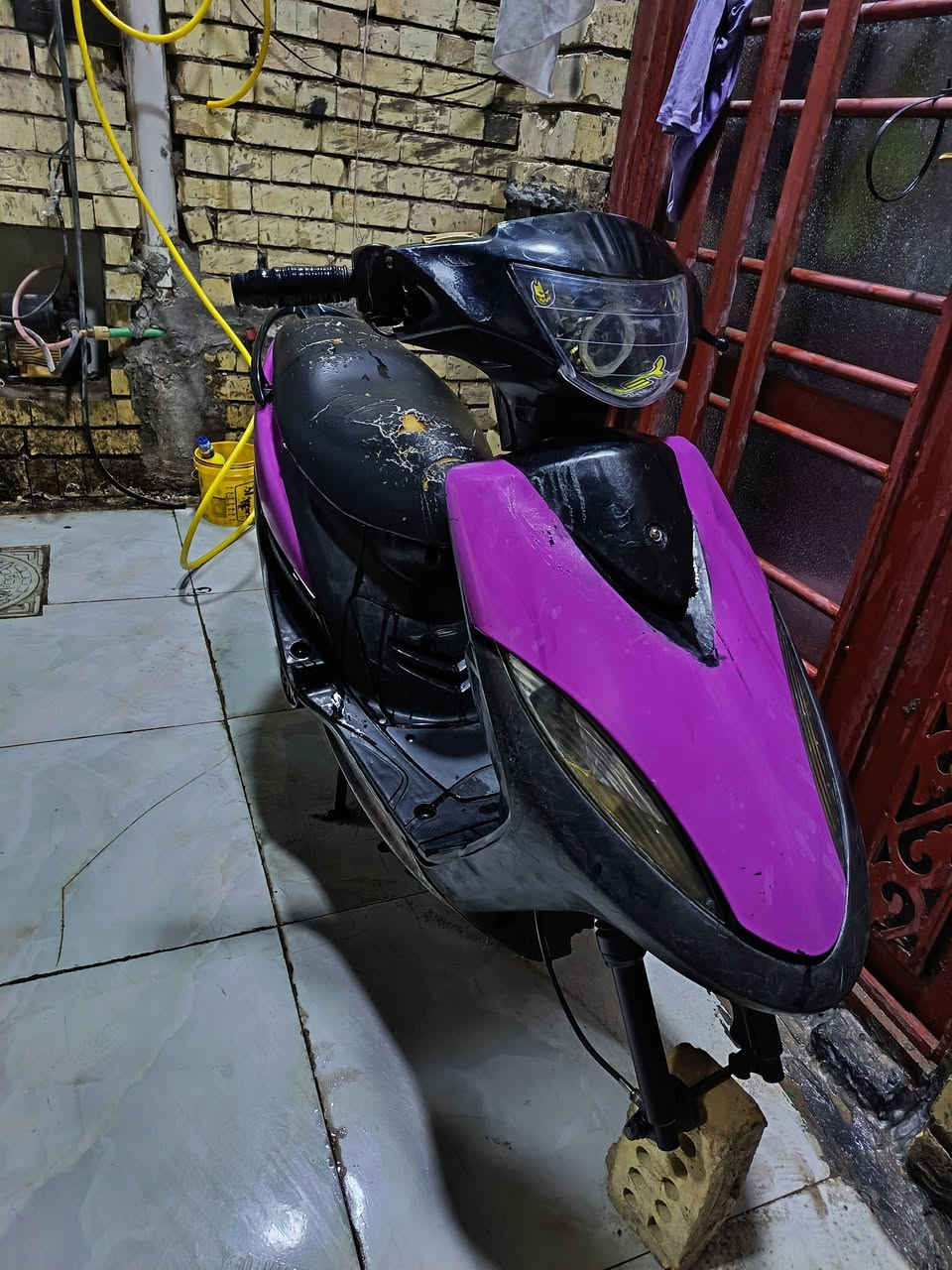 السلام عليكم
ماكس عدله 
مكينه 55 تجفيت جديد اول فتحه
كهربائيات باتري جديد كت كلجات جديد تنكر سلف وتطلع الدراجه شلعه ومعدل موتت سعر 450 بيها مجال *********** مكاني بغداد زعفرانيه
