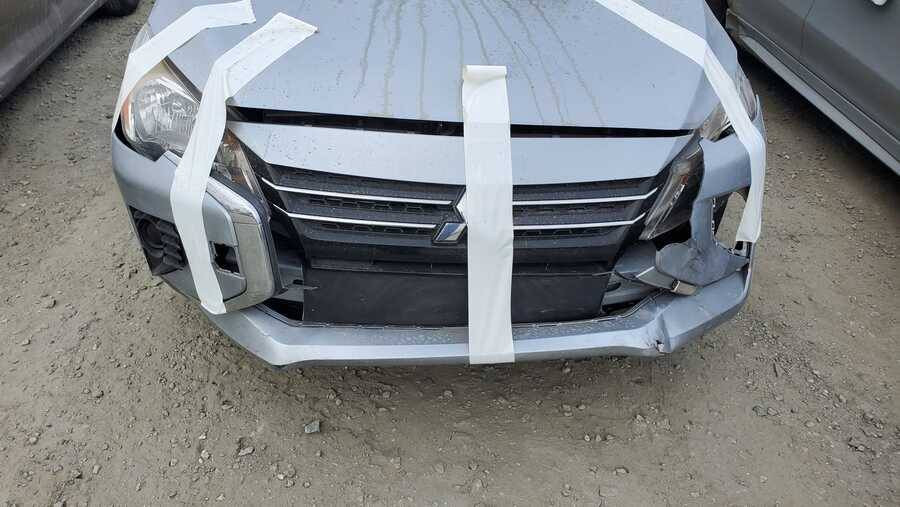 السلام عليكم ميراج موديل 2024 ضررها فقط دعامية امامي بدون ايرباك بدون دواخل
*********** بي واتساب
