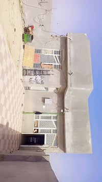 دار للبيع في البيكات فرع حسينة ال جخيور جوه ب الاخير مساحه 220 البنيان...