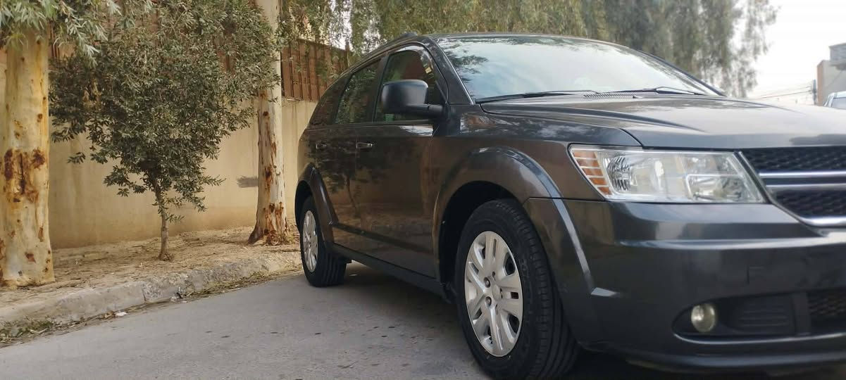 دوج جورني
موديل 2019
رقم نينوى جديد 
سيارة بأسمي و سنوية جديدة 
محرك اربع سلندر 2400
ضررها جاملخ الامامي اليسار و الدعامية الأمامية 
سيارة ماشية 38 ألف ميل 
تبريد قطعة واحدة 
طخم تاير جديد 
بصمة 
كاميرة خلفية اصلية 
تحكمات ستيرن 
داخلها جديد 
دخول ذكي 
للاستفسار الاتصال على
***********
