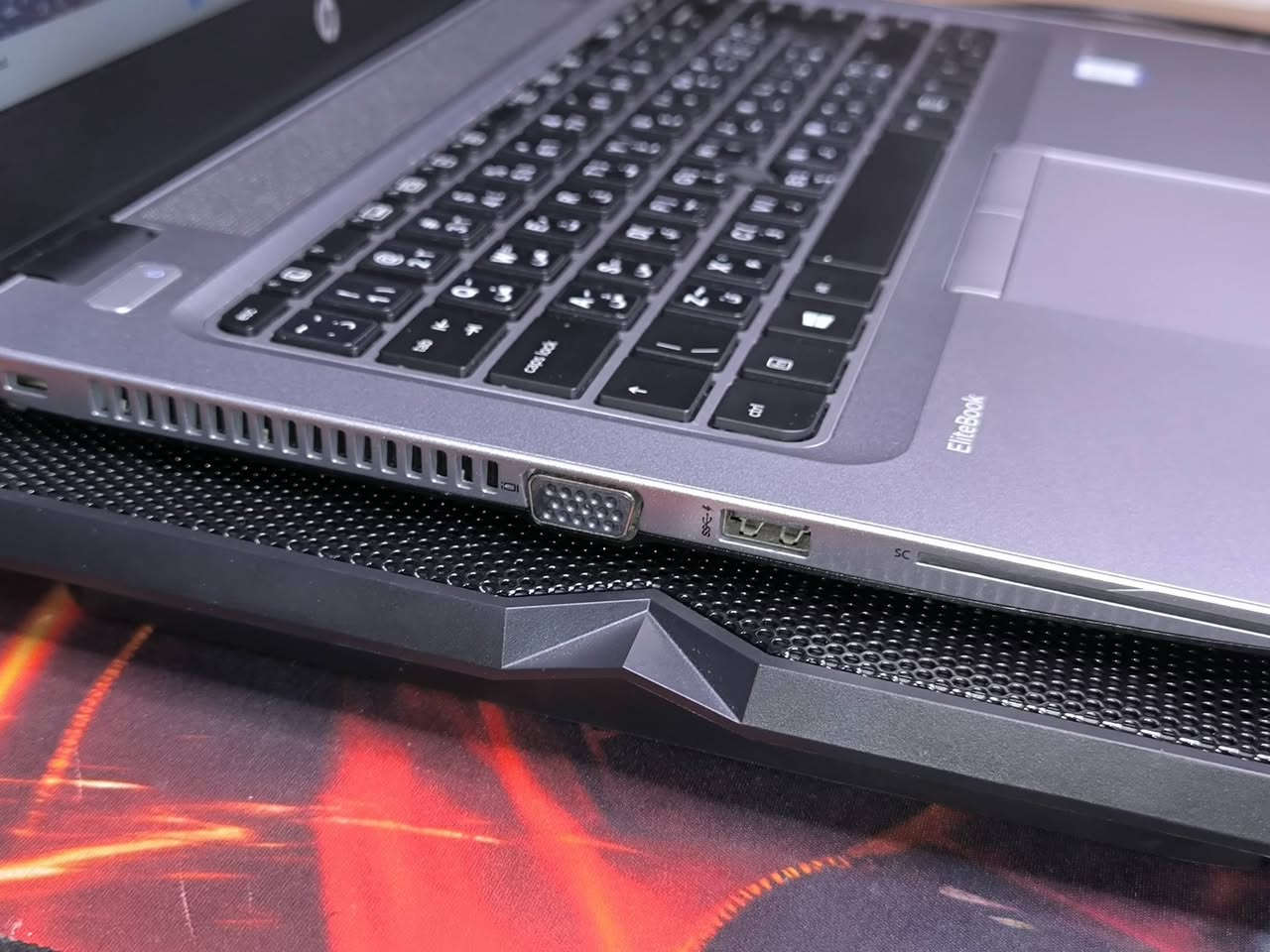 ✨ أداء عملي وسعر اقتصادي مناسب للجميع

💻 HP ProBook 640 G4
خيار مثالي للطلاب والموظفين وكل من يبحث عن جهاز يعتمد عليه في الاستخدام اليومي والعمل المكتبي بسلاسة وثبات.

🔅 الموديل:
HP ProBook 640 G4

🔅 المعالج:
Intel Core i5 – الجيل السابع
أداء مستقر لتشغيل البرامج المكتبية والتصفح والعمل المتعدد

🔅 الرام:
8GB DDR4
سرعة جيدة لتعدد المهام بدون تهنيج

🔅 التخزين:
256GB SSD
إقلاع سريع للنظام وتشغيل فوري للبرامج

🔅 الشاشة:
14 إنج
حجم مثالي للتنقل والاستخدام اليومي

🔅 الكيبورد:
ستيكر عربي / إنكليزي
جاهز للاستخدام بكلا اللغتين

💰 السعر:
250,000 دينار عراقي شامل توصيل وحقيبة وماوس 

🔥 جهاز اقتصادي بموثوقية عالية من HP مناسب للدراسة والعمل اليومي 🚀

🔹 الحالة: وارد اوربي غير مستعمل بالعراق (كالجديد) نظافة 95% فما فوق 
🔹 البطارية: بحالة جيدة(ضمان ساعه فما فوق)

■ ضمان(١) فحص وتشغيل امام المندوب 
■ ضمان(٢) استخدام اسبوعين اي خلل مصنعي يتم الاستبدال بنفس الموديل


**إذا كنت صاحب هذا الإعلان وتريد حذفه لأي سبب، رجاءا أرسل رسالة إلى الدعم الفني**