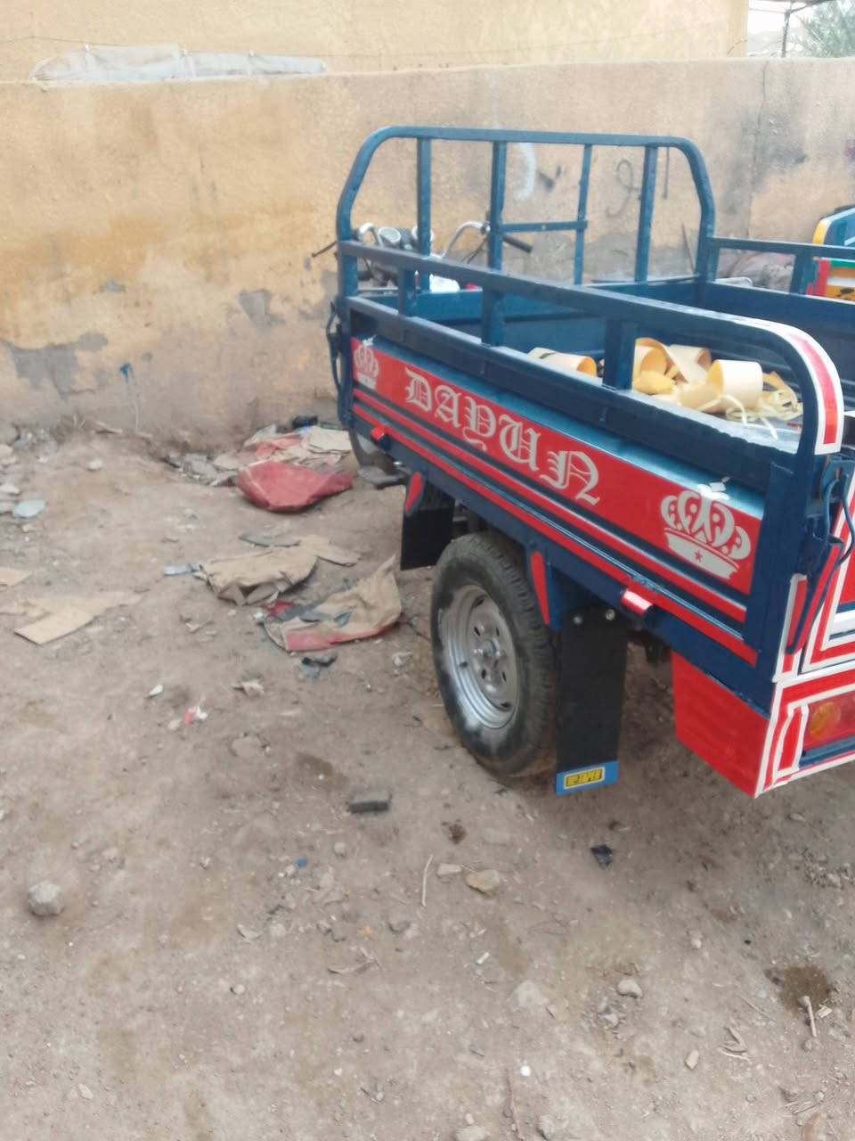 السلام عليكم ستوته للبيع موديل 14 اوراق اصوليه مكينه حلوه كهربائيات كلها شغاله السعر 1,250  المكان كوت شارع النفط  الشراي يتصل *********** 
***********
