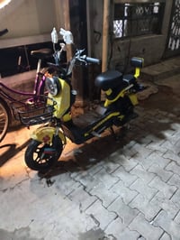 دراجه شحن للبيع دبل اشاره+لايت شغال اشاره كله شغال 4بطاريات دراجه نضيف...