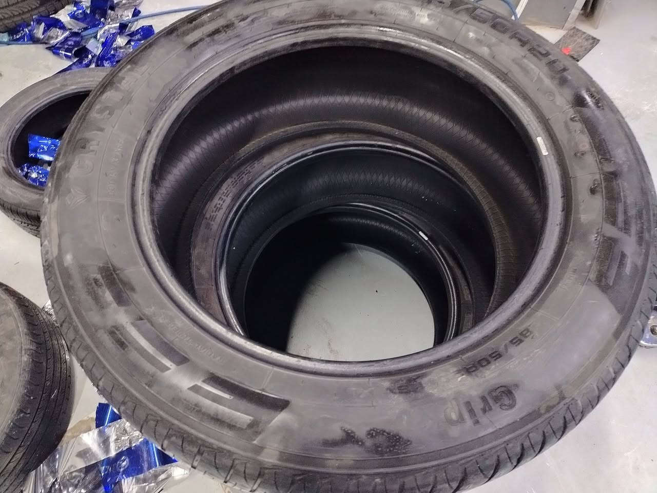 عندي تخم تاير صيني نظافه ٧٠ بالميه انتاج ٢٤ اسبوع ٣١ السعر ١٠٠ رقمي ***********
