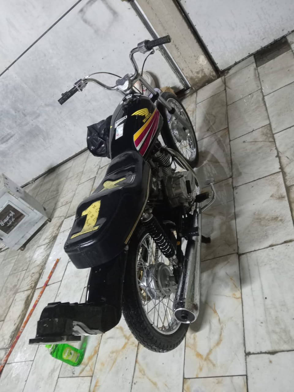 سلام عليكم  دراجه للبيع موديل 16 السعر 725 رقم التواصل***********
