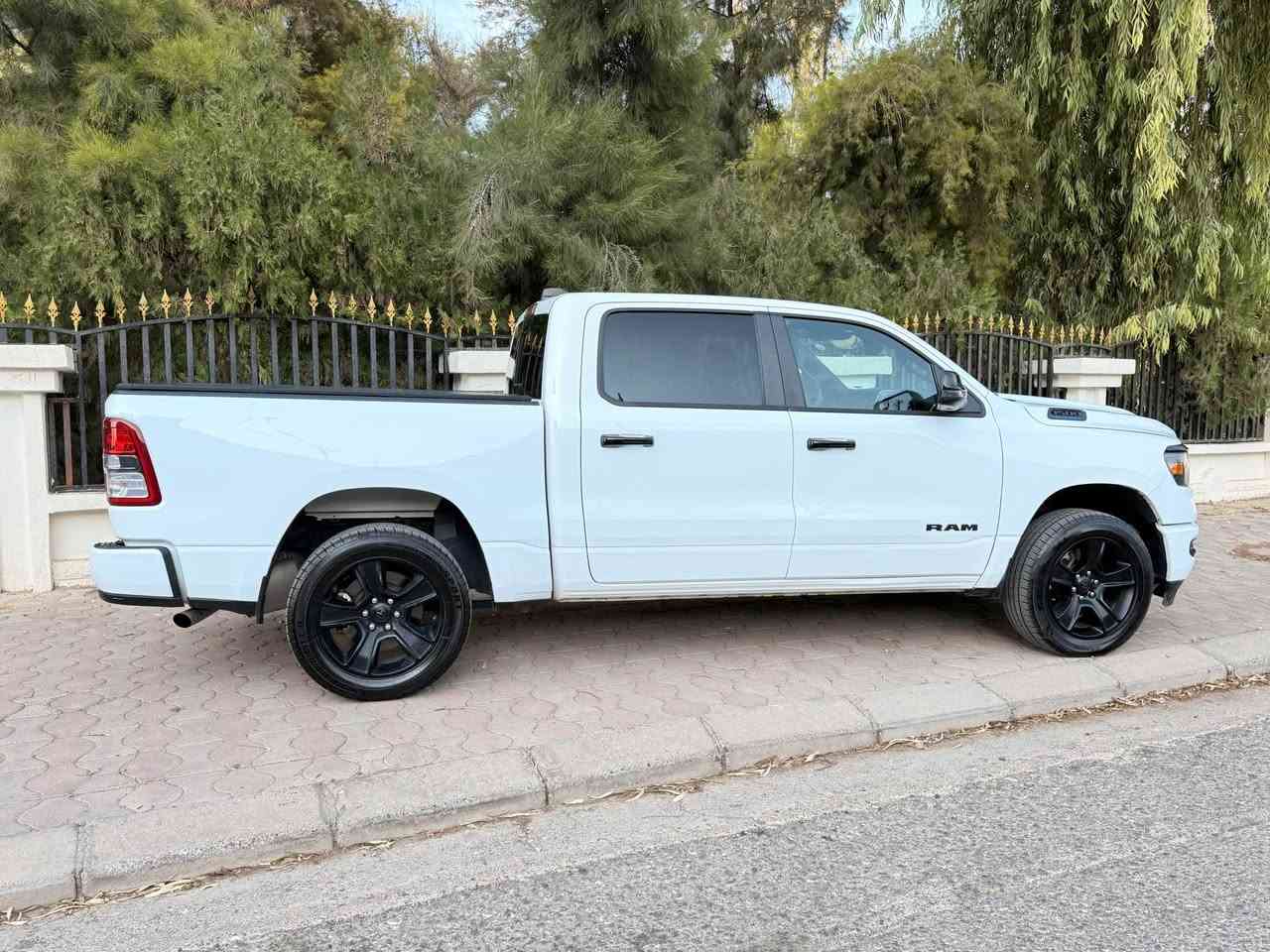 رام موديل ٢٠٢٣ 
مواصفات بيك هورن 
محرك ستة V6
فور ويل 
حساسات امامية و خلفية
تشغيل عن بعد 
كشن هيتر
سيارة بدون صبغ بدون ارباك
ثلاث أماكن تعديل بارد 
شاصي بيه ضربة بسيطة و مسحوب 
رقم اربيل باسمي ( مرقم جديد )
مكان سيارة اربيل 
*********** أربيل, العراق
