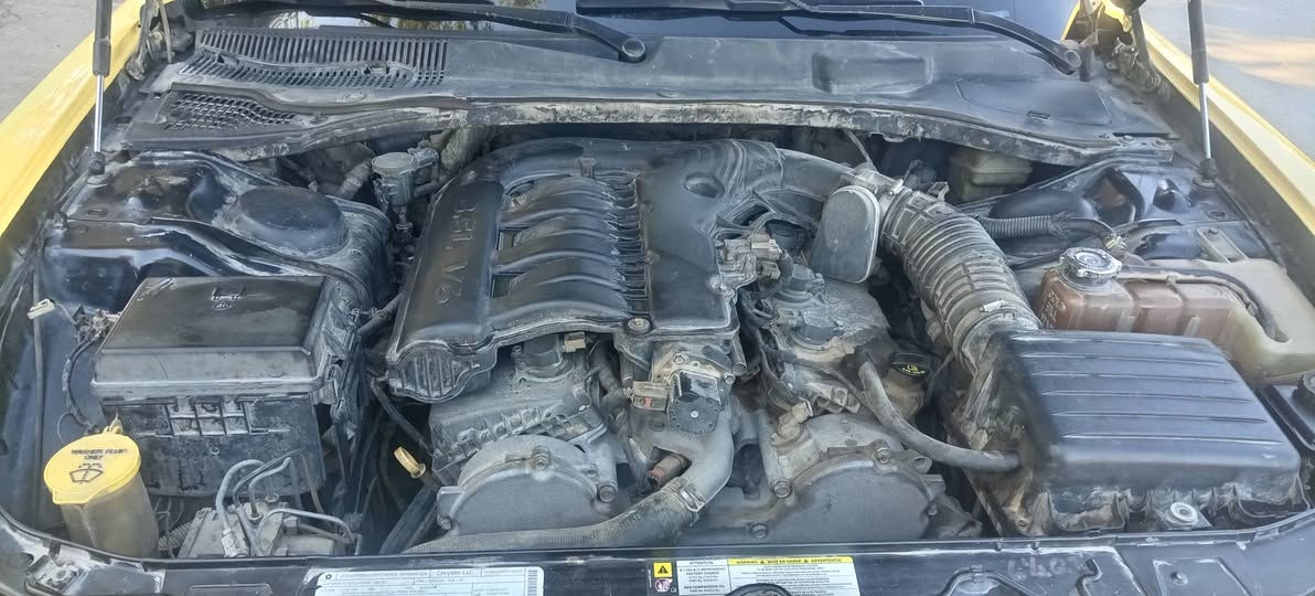 دوج جالجر2010
هيئه وغرامات مصفره 
هزه وسنويه جديده 
رقم نينوئ دولي بسمي
خط موصل بغداد
مكينه وكير واكسل 3500اصل وبشرط
كهربائيات كلها شغاله
ضررها نص دوسه فقط
طخمها وتواير وباتري جديد
واكو مراوس بخصوصي هم ترهم
عنوان موصل 
للاتصال ***********
السعر 100 وبيها مجال
