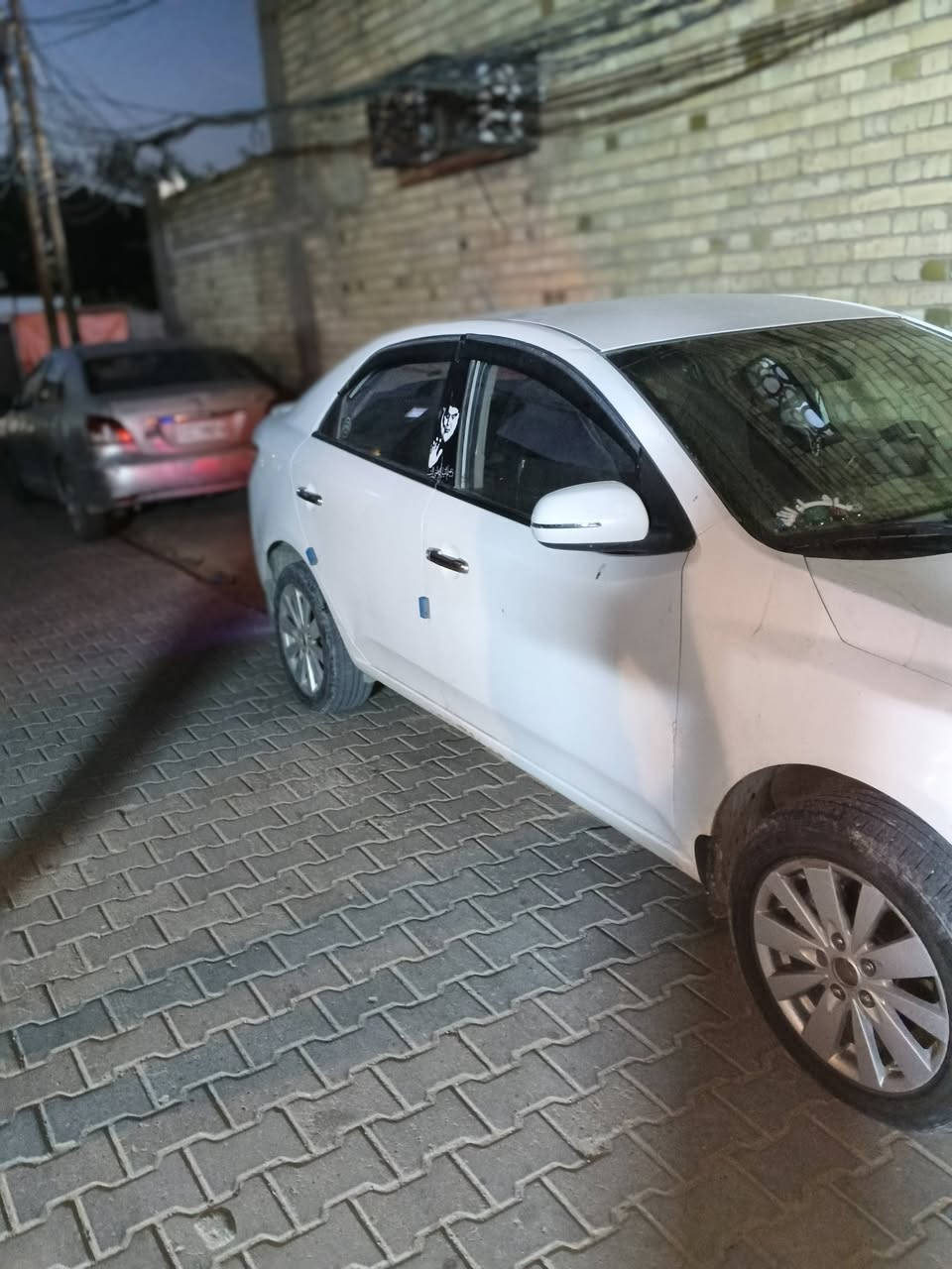 كيا سيراتو للبيع موديل 12 بسمي نص فول مكينه كير حداديه تبريد ثلج رقمها كربلاء سونيه عظم عاج مشروع وطني وين ماجان   تداور سياره بيها رشات صبغ بلحزام بدون دواخل مكينه 1600 وكيرها 6 نمر المرغوب  السعر المطلوب 90 ورقه وقابل التفاوض مستعجل ع البيع رقمي ***********
