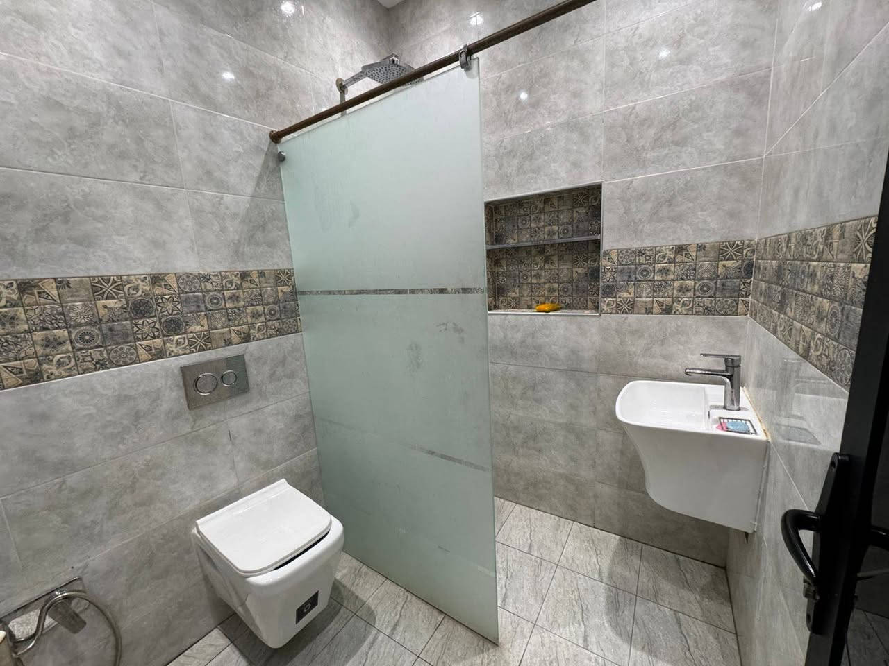 سلام عليكم يوجد لدينا مزارع اليجار في البوعيثة بسعر ***********مناسب موثقة بتطبيق اجرلي ا التواصل وتصلح المناسبات
