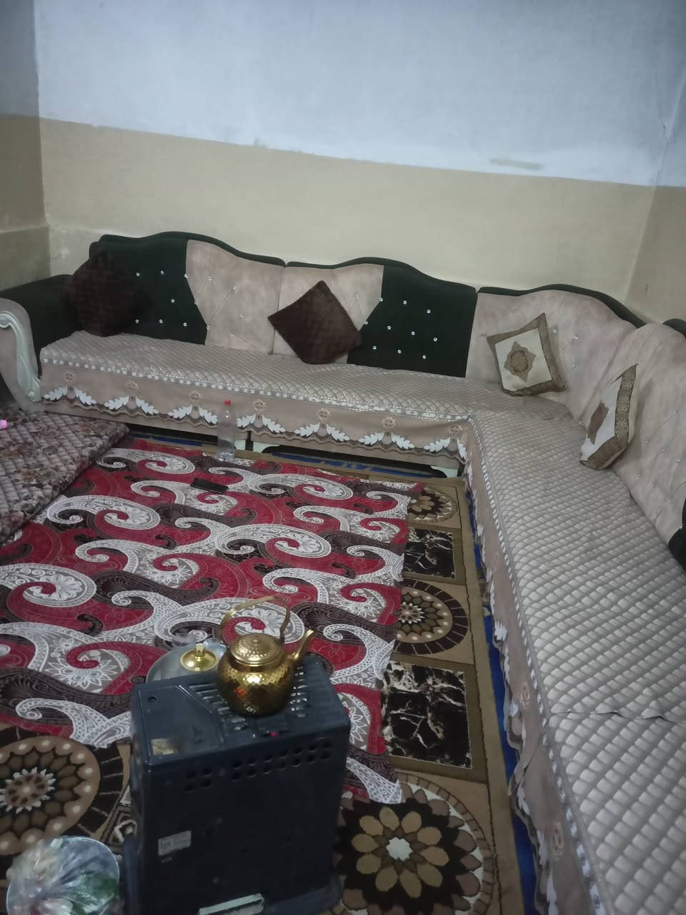 السلام عليكم ديوان كلش نظيف للبيع نظافته شرط 100 على 100 ما صار كم يوم من اشتريناهرفي مجال سعر ماله 200,000 وبي مجال للطيبين شيء قليل المراسله على الرقم ***********
