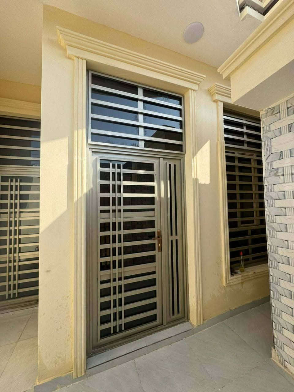 الدار للبيع مساحة 100 متر، العنوان حجي حسن الجمعيات نهاية الأربع سايدات قرب المولدة، بناء حديث 2026، طابق واحد
واجهة 5، نزال 20
سند 25، فووول خدمات
السعر سعر 68وبي مجال قليل 
‏‪0775 740 5698‬‏ الاستفسار  👉
